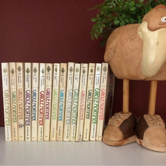 Bundle of 15 CAROLE MORTIMER Books - Picture 2 of 3